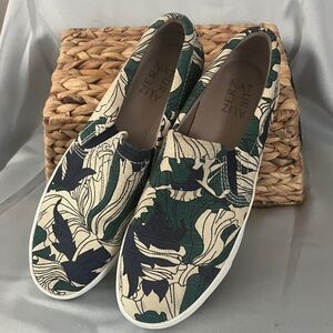 Naturalizer Printed Slip-On Casual Sneakers in Green/Blue/Cream. 
US Size 8.